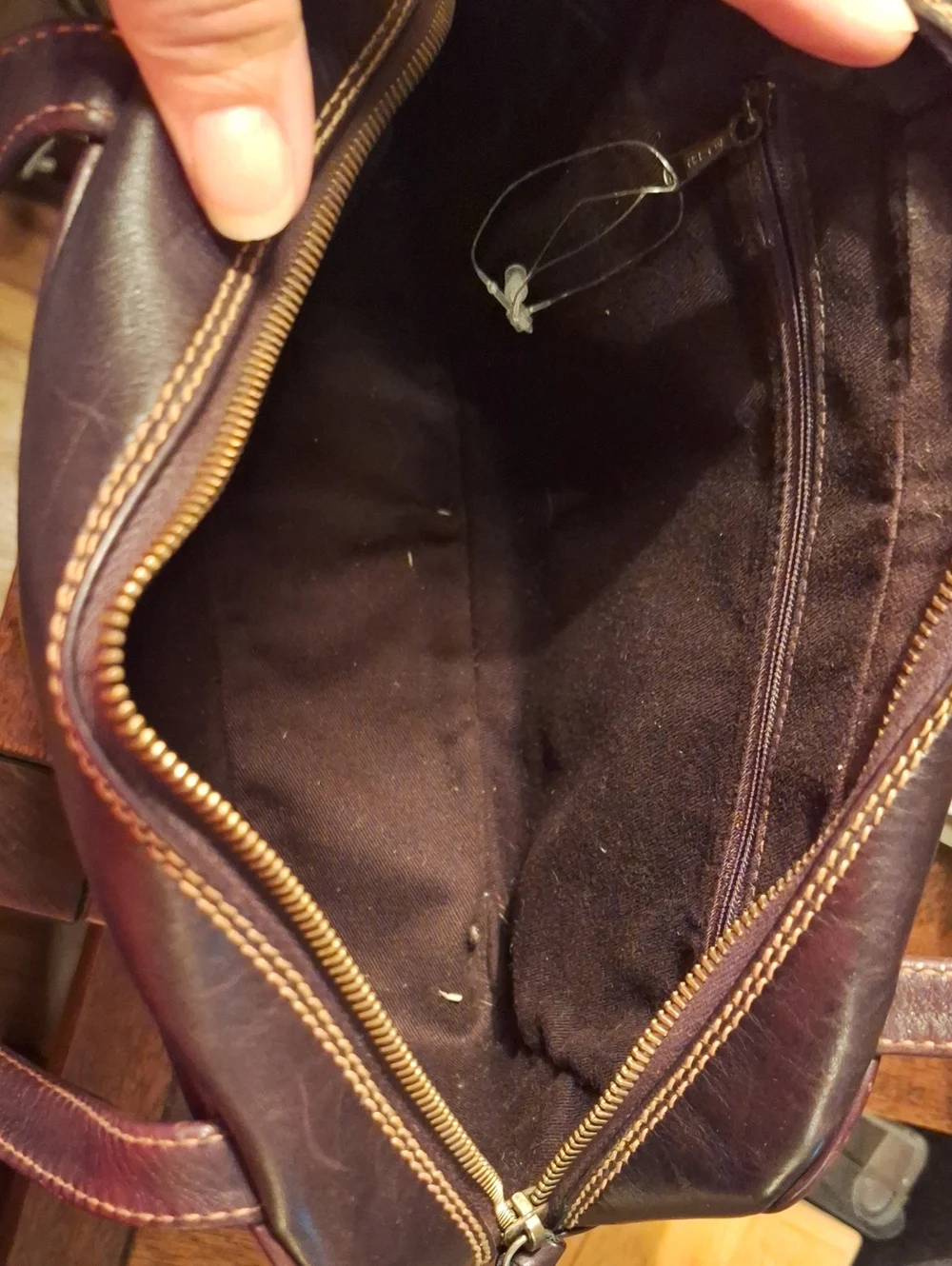 KATE SPADE BROWN LEATHER PURSE.